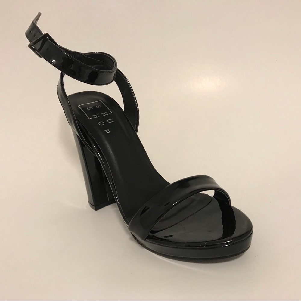 Black block-heels pumps sandals with platform.